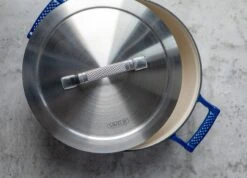 Saveur Selects Braadpan Voyage - Classic Blue - ø 25 Cm / 4.7 Liter - Geëmailleerde Anti-aanbaklaag -Keukengerei Korting Winkel 1 3 7 scaled 1