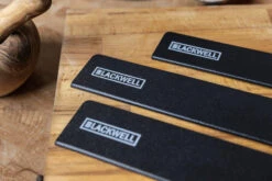 Blackwell Mesbeschermer - Universeel - Zwart - Voor Messen Met Een Lemmet Tot 22 Cm 12 Blackwell Mesbeschermer - Universeel - Zwart - Voor Messen Met Een Lemmet Tot 22 Cm -Keukengerei Korting Winkel 11 Blackwell Messenbeschermers sfeer 2