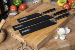 Blackwell Mesbeschermer - Universeel - Zwart - Voor Messen Met Een Lemmet Tot 22 Cm 11 Blackwell Mesbeschermer - Universeel - Zwart - Voor Messen Met Een Lemmet Tot 22 Cm -Keukengerei Korting Winkel 12 Blackwell Messenbeschermers sfeer 1