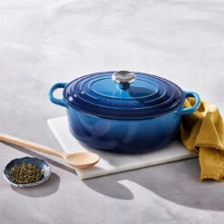Le Creuset Braadpan Signature - Ovaal - Azure - ø 31 Cm / 6.3 Liter 11 Le Creuset Braadpan Signature - Ovaal - Azure - ø 31 Cm / 6.3 Liter -Keukengerei Korting Winkel 21178292202430 alt5 1