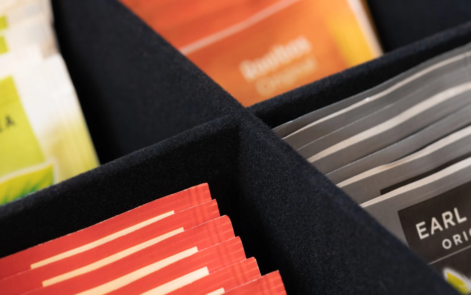 Sakura Tea Theedoos - Hout - 6-vaks - Met Fluweel - 24 X 16 Cm 6 Sakura Tea Theedoos - Hout - 6-vaks - Met Fluweel - 24 X 16 Cm - Afbeelding 4