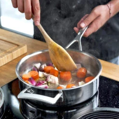 Demeyere Hapjespan Industry 5 - ø 24 Cm / 2.8 Liter + Deksel -Keukengerei Korting Winkel 40850 681 0 Product In Use OS 750x750 1 1