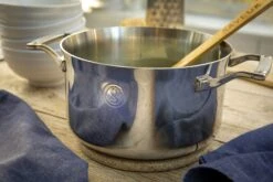 Saveur Selects Kookpan - TriPly RVS - ø 22 Cm / 4.7 Liter -Keukengerei Korting Winkel 4QT Casserole Lifestyle 1 scaled 1