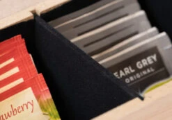 Sakura Tea Theedoos - Hout - 6-vaks - Met Fluweel - 24 X 16 Cm 12 Sakura Tea Theedoos - Hout - 6-vaks - Met Fluweel - 24 X 16 Cm -Keukengerei Korting Winkel 5 detail 6 lang hout 2