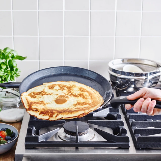 GreenPan Pannenkoekenpan Essentials - Zwart - ø 28 Cm - Keramische Anti-aanbaklaag 5 GreenPan Pannenkoekenpan Essentials - Zwart - ø 28 Cm - Keramische Anti-aanbaklaag - Afbeelding 3