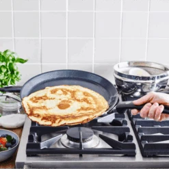 GreenPan Pannenkoekenpan Essentials - Zwart - ø 24 Cm - Keramische Anti-aanbaklaag -Keukengerei Korting Winkel 667b28b228ec1bc1005fc3d1a08875dcfcdbfa72 GP ESS BA Bd Pancakepan Large NS Lifestyle a