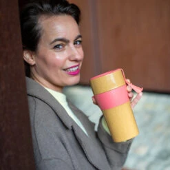 Koziol Thermosbeker Aroma To Go Roze 700 Ml -Keukengerei Korting Winkel 7243 aroma to go xl 704 fr 7 os