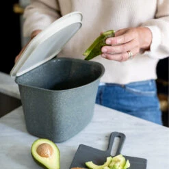 Koziol Tafelprullenbak Bibo Grijs 8 Koziol Tafelprullenbak Bibo Grijs -Keukengerei Korting Winkel 7605 bibo 7250 snap s 701 os