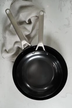 Saveur Selects Pannenset - Carbon Steel (Wokpan ø 35 Cm + Koekenpan ø 30 Cm) - Inductie En Alle Andere Warmtebronnen -Keukengerei Korting Winkel 800x1200 1