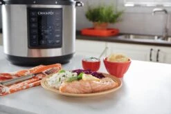 Crockpot Express Slowcooker + Snelkookpan - Uitneembare Binnenpan - 5.6 Liter - CR089 Met Stoommand & Tang) -Keukengerei Korting Winkel CSC051 US Lifestyle Salmon