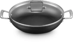 Le Creuset Hapjespan Met Deksel - Les Forgées TNS - ø 28 Cm / 3.2 Liter - Standaard Anti-aanbaklaag -Keukengerei Korting Winkel LC 20190624 ZS PS FS 51107280010502 002