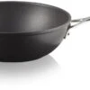 Le Creuset Wokpan Met Steel - Les Forgées TNS - ø 26 Cm / 3.4 Liter - Standaard Anti-aanbaklaag 2 Le Creuset Wokpan Met Steel - Les Forgées TNS - ø 26 Cm / 3.4 Liter - Standaard Anti-aanbaklaag -Keukengerei Korting Winkel Le Creuset anti aanbak wokpan 26 cm met tegengreep.jpg