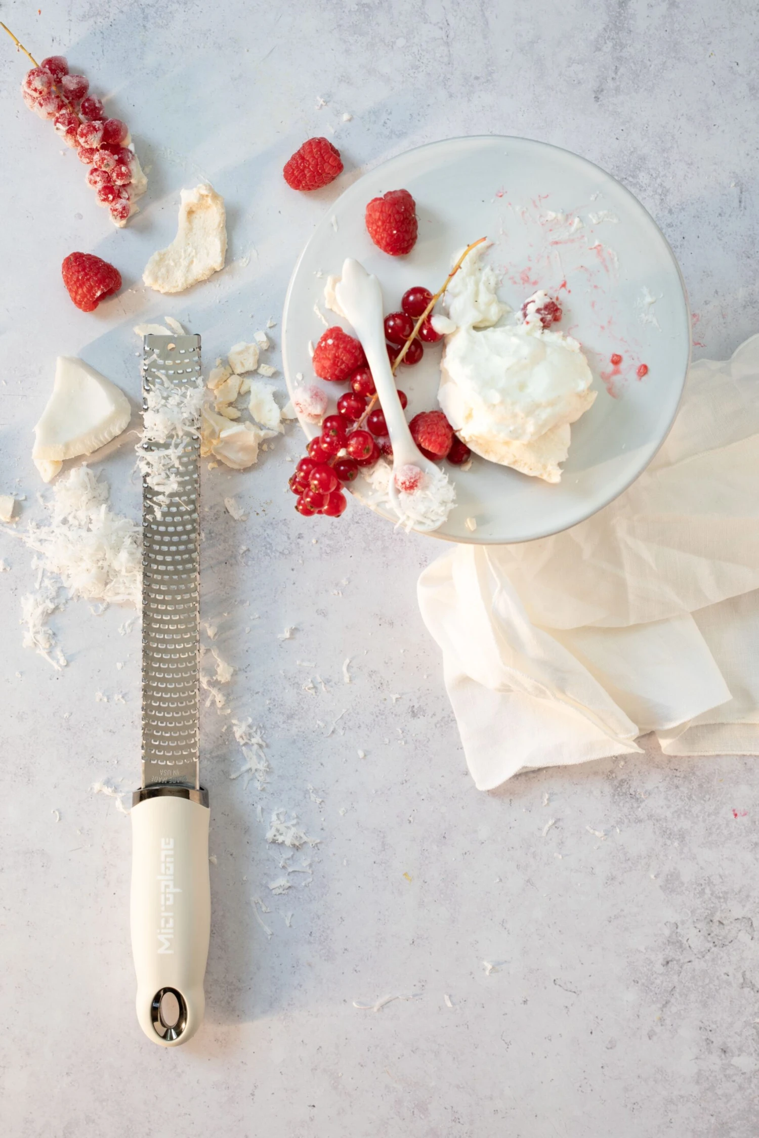 Microplane Rasp Premium Classic - Fijn - Cashmere Beige 4 Microplane Rasp Premium Classic - Fijn - Cashmere Beige - Afbeelding 2