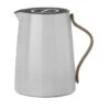 Stelton Thermoskan Emma Grey 1 Liter -Keukengerei Korting Winkel OL x 201 1 Emma vacuum jug tea grey