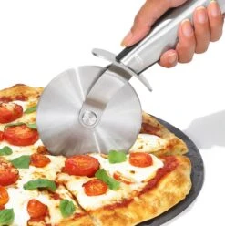 OXO Good Grips Pizzasnijder Steel -Keukengerei Korting Winkel Oxo Pizzasnijdder Steel 2