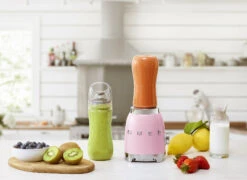 SMEG Smoothie Blender - Compact - Roze - 600 Ml - PBF01PKEU -Keukengerei Korting Winkel WEB PBF01PKEU L02.jpg