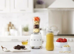 SMEG Smoothie Blender - Compact - Wit - 600 Ml - PBF01WHEU -Keukengerei Korting Winkel WEB PBF01WHEU L01.jpg