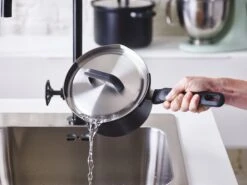 BK Pannenset Flow Cool - Zwart / RVS - 4 Delige Set -Keukengerei Korting Winkel bff19d98eb3c21bdf39016c85eb7e1f4b22fa96f BK Flow cool Bl Cvd Saucepan Pour