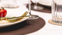 Jay Hill Placemats - Vegan Leer - Bruin / Zand - Dubbelzijdig - ø 38 Cm - 6 Stuks 15 Jay Hill Placemats - Vegan Leer - Bruin / Zand - Dubbelzijdig - ø 38 Cm - 6 Stuks -Keukengerei Korting Winkel jay hill placemat 2