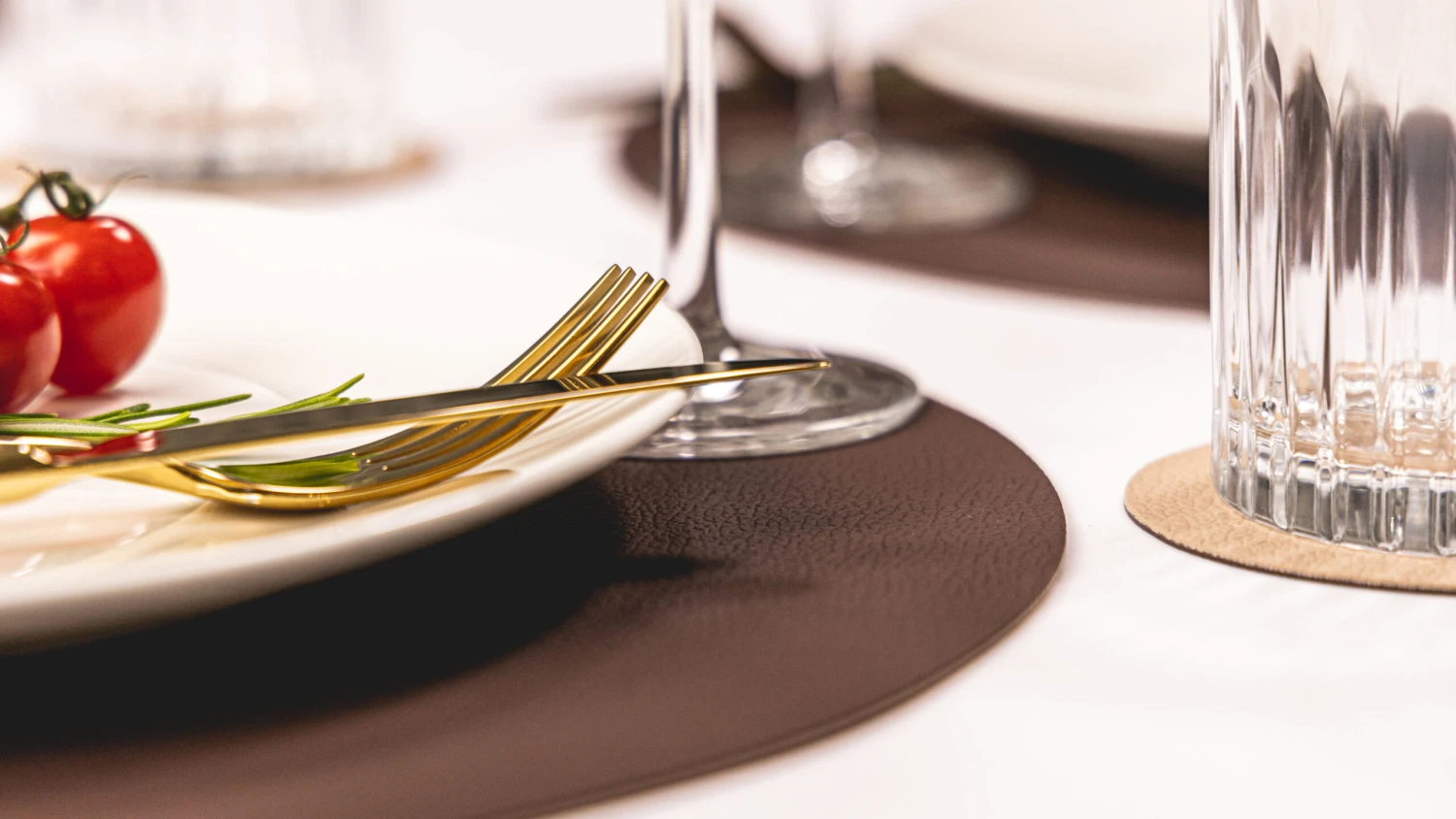 Jay Hill Placemats - Vegan Leer - Bruin / Zand - Dubbelzijdig - ø 38 Cm - 6 Stuks 6 Jay Hill Placemats - Vegan Leer - Bruin / Zand - Dubbelzijdig - ø 38 Cm - 6 Stuks - Afbeelding 4