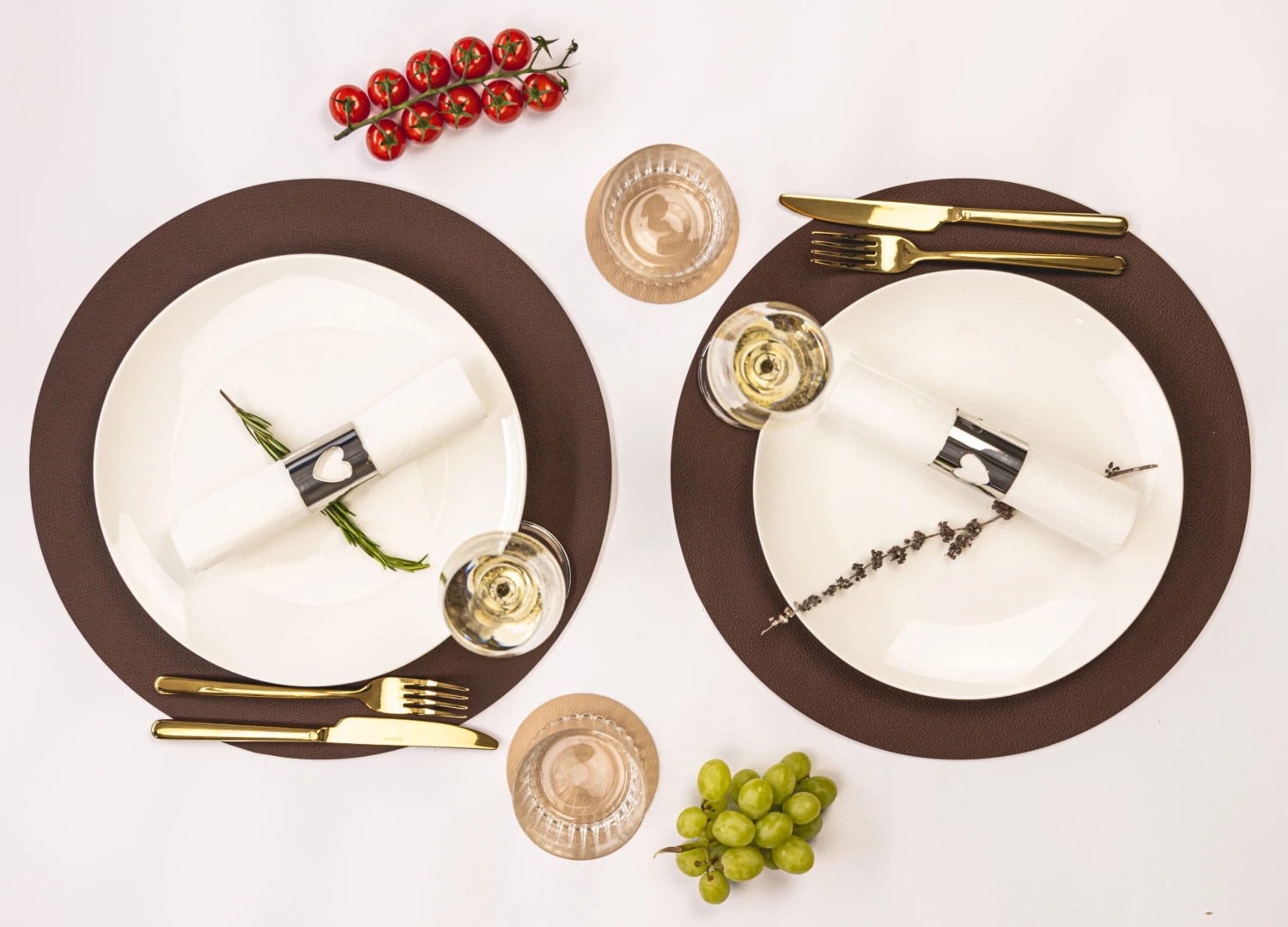 Jay Hill Placemats - Vegan Leer - Bruin / Zand - Dubbelzijdig - ø 38 Cm - 6 Stuks 8 Jay Hill Placemats - Vegan Leer - Bruin / Zand - Dubbelzijdig - ø 38 Cm - 6 Stuks - Afbeelding 6