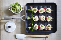 Le Creuset Grillpan Les Forgées TNS - 28 X 28 Cm - Standaard Anti-aanbaklaag -Keukengerei Korting Winkel le creuset grillpan 28cm sfeer