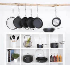 Le Creuset Steelpan - 2 Schenktuiten - Les Forgées TNS - ø 16 Cm / 1.6 Liter - Standaard Anti-aanbaklaag -Keukengerei Korting Winkel le creuset lesforgees collectie