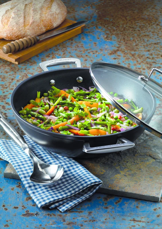 Le Creuset Wokpan Les Forgées TNS - ø 28 Cm / 3.9 Liter - Standaard Anti-aanbaklaag 4 Le Creuset Wokpan Les Forgées TNS - ø 28 Cm / 3.9 Liter - Standaard Anti-aanbaklaag - Afbeelding 2