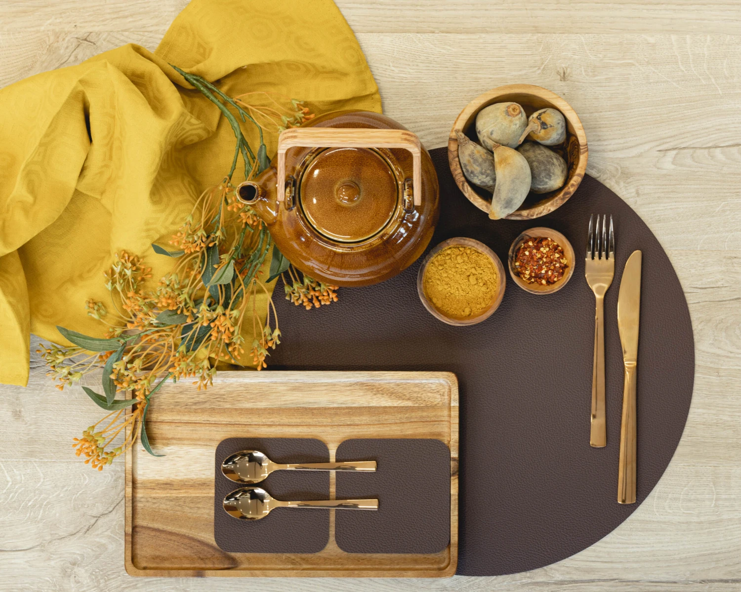 Jay Hill Placemats - Vegan Leer - Bruin / Zand - Dubbelzijdig - ø 38 Cm - 6 Stuks 5 Jay Hill Placemats - Vegan Leer - Bruin / Zand - Dubbelzijdig - ø 38 Cm - 6 Stuks - Afbeelding 3