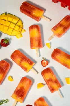 Sareva IJsjesmaker - 10 Ijsjes - Rood - Siliconen - Easy Release - Herbruikbaar -Keukengerei Korting Winkel sareva ijsjesmaker